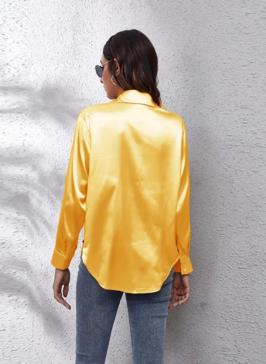 klassiekedamesblousegeelrug